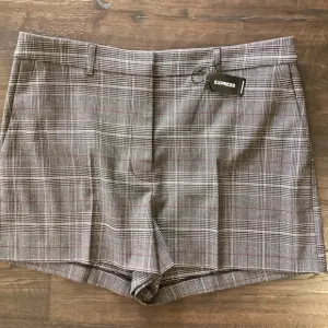 NWT Express Editor high rise plaid shorts