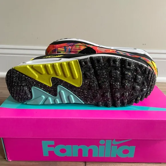 NWT Nike Air Max 90 Familia Multicolor Sneakers