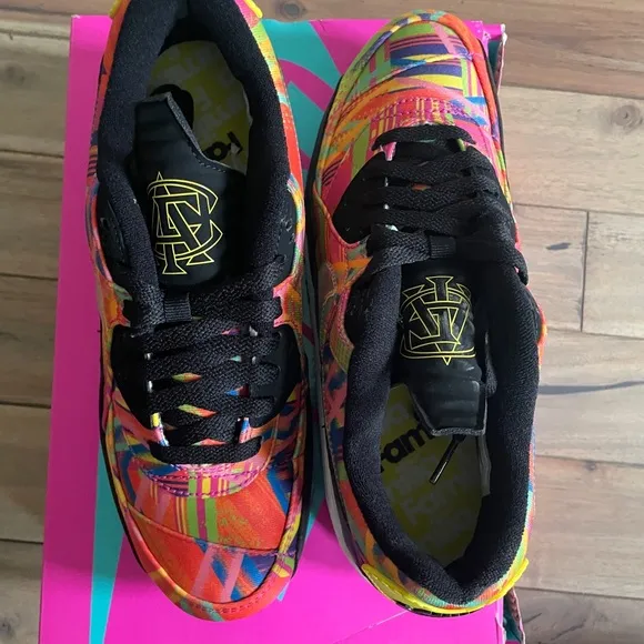 NWT Nike Air Max 90 Familia Multicolor Sneakers