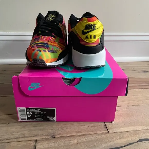 NWT Nike Air Max 90 Familia Multicolor Sneakers