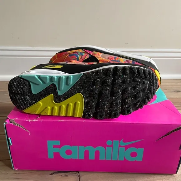 NWT Nike Air Max 90 Familia Multicolor Sneakers