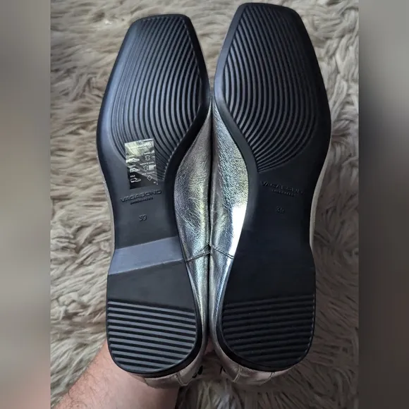 NWT Vagabond Delia Mary Jane Flats in Silver