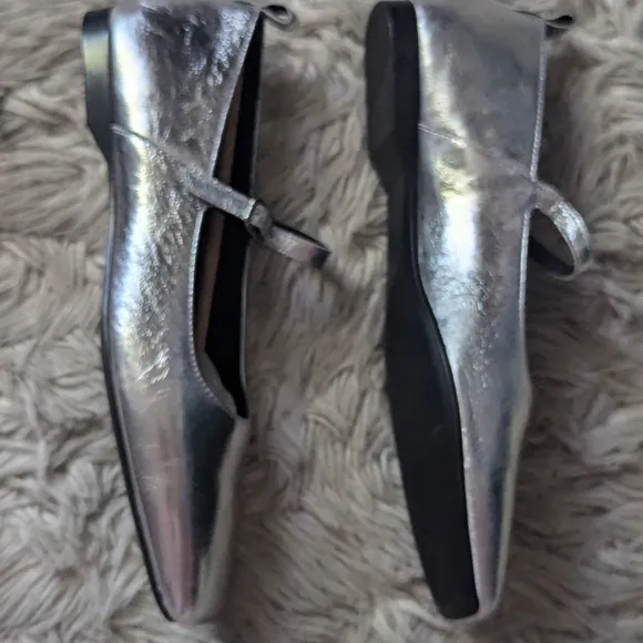 NWT Vagabond Delia Mary Jane Flats in Silver