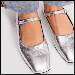 NWT Vagabond Delia Mary Jane Flats in Silver