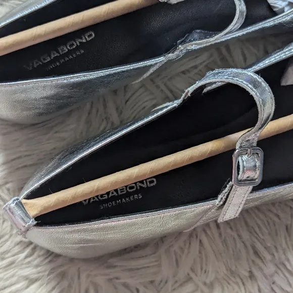 NWT Vagabond Delia Mary Jane Flats in Silver