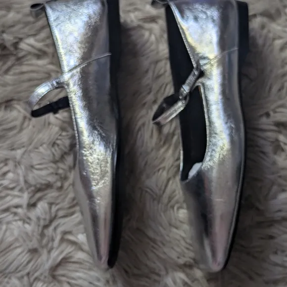 NWT Vagabond Delia Mary Jane Flats in Silver