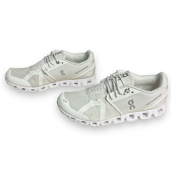 ON Women’s Cloud 5 Low Top Sneakers