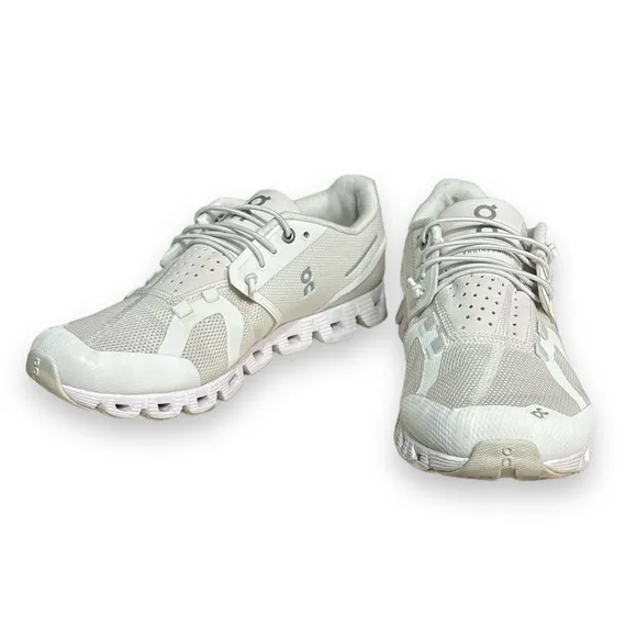 ON Women’s Cloud 5 Low Top Sneakers
