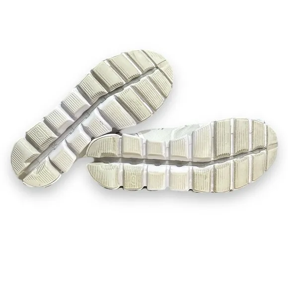 ON Women’s Cloud 5 Low Top Sneakers
