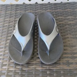 Oofos Sandals womens size 7