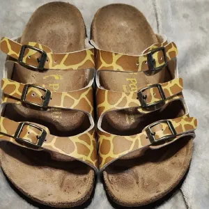 Papillio Giraffe Print Sandals size 36/5-5.5