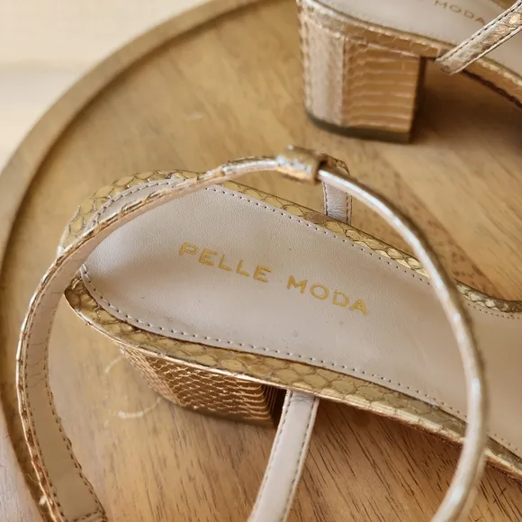 Pelle Moda sandals size 8.5