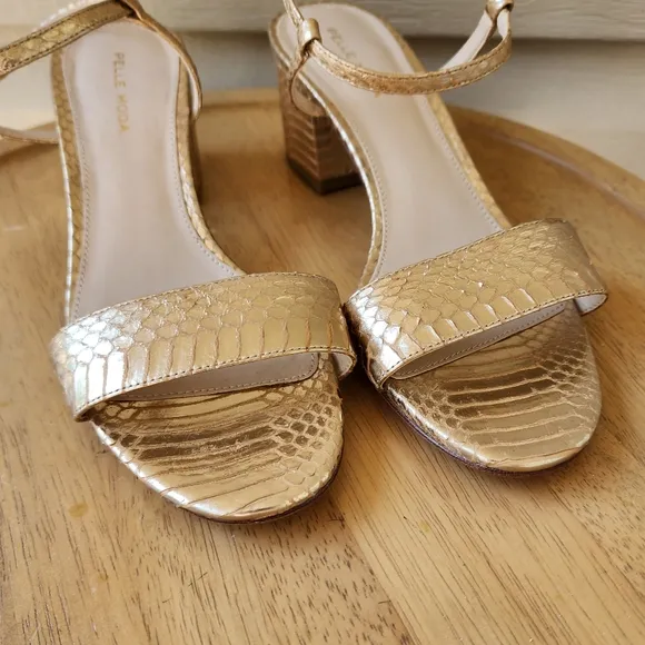 Pelle Moda sandals size 8.5