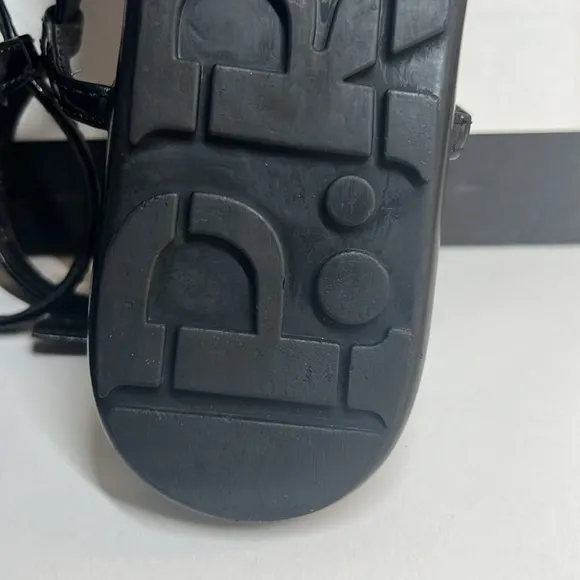 Prada Vernice Black Patent Leather T Strap Flat Sandals Women’s Size 38 US 8