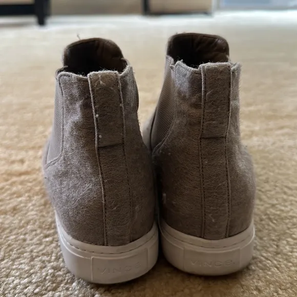 Pre-Loved 🥰 Vince Hightop Sneakers