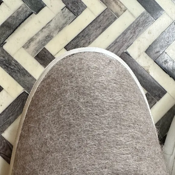 Pre-Loved 🥰 Vince Hightop Sneakers