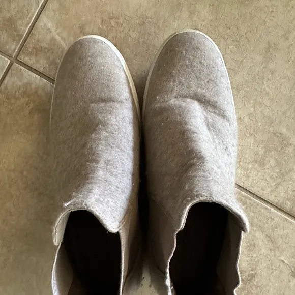 Pre-Loved 🥰 Vince Hightop Sneakers
