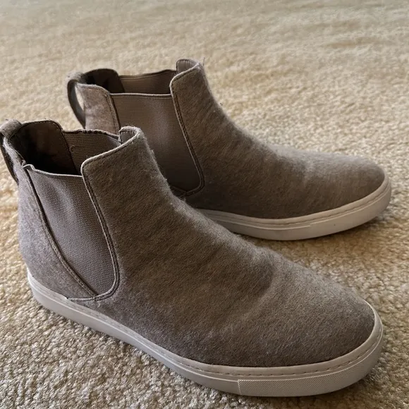 Pre-Loved 🥰 Vince Hightop Sneakers