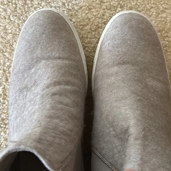 Pre-Loved 🥰 Vince Hightop Sneakers