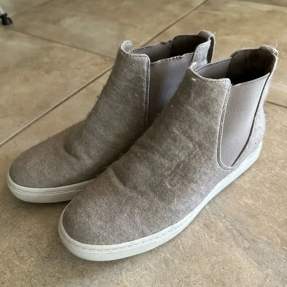 Pre-Loved 🥰 Vince Hightop Sneakers