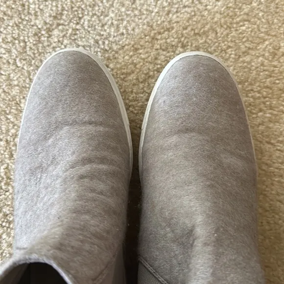 Pre-Loved 🥰 Vince Hightop Sneakers