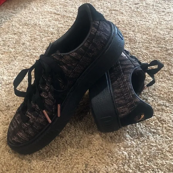 PUMA /BASKET PLATFORM VR SNEAKERS/ NWOB / NWOT Woman’s / Size 7