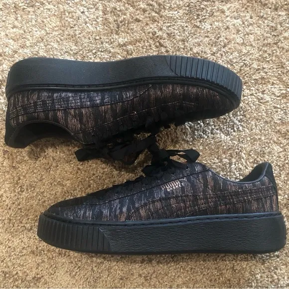 PUMA /BASKET PLATFORM VR SNEAKERS/ NWOB / NWOT Woman’s / Size 7