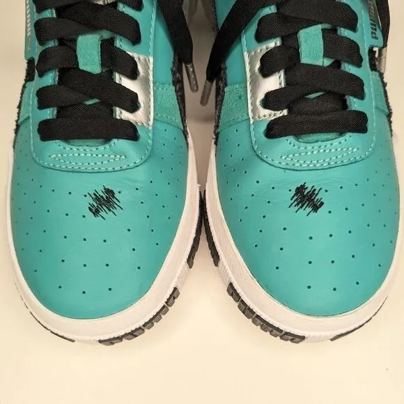Puma Womens Cali Bold Unexpected Athletic Sneakers size 9