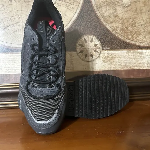 Reebok • Classics Leather Ripple Trail Sneakers