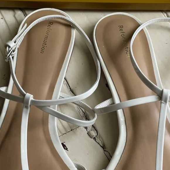 Reformation White Patent Leather Maya Bow Flat Sandals Preppy Luxe Vacation