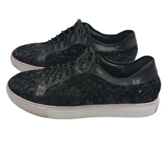 Robert Graham Paisley Skull Sneakers GUC $208  size 9    S2540