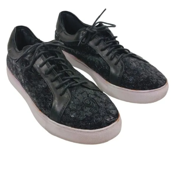 Robert Graham Paisley Skull Sneakers GUC $208  size 9    S2540