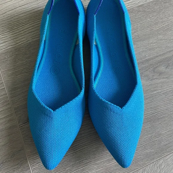 Rothy's the point in rare Peacock color