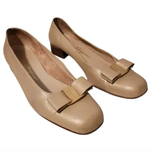 Salvatore Ferragamo Women's 9B Cream Gold Hue Leather Bow Loafers Classic Luxury