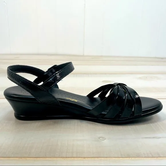 SAS Black Strappy Quarter Strap Patent Leather Wedge Sandals NWOT Sz 8N Tripad