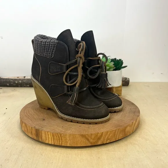 SEE BY CHLOE |  Knit Collar Wedge Lug Boots in Brown Nubuck Size 36.5