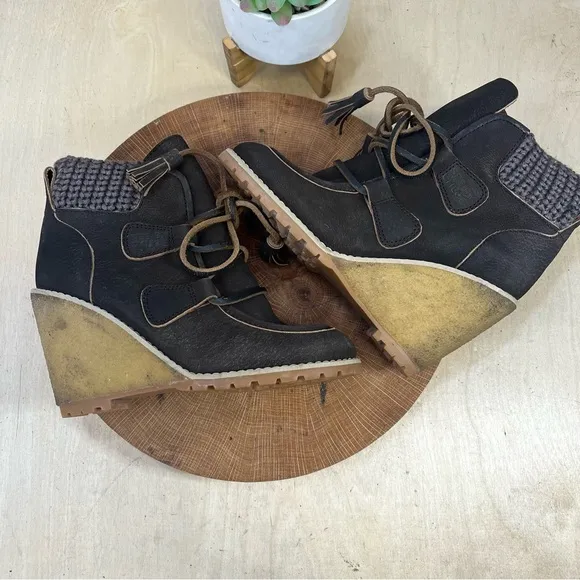SEE BY CHLOE |  Knit Collar Wedge Lug Boots in Brown Nubuck Size 36.5