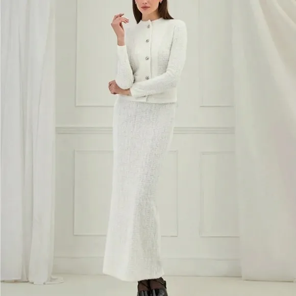 SET White/silver metallic thread knit 2 piece midi skirt with matching cardigan