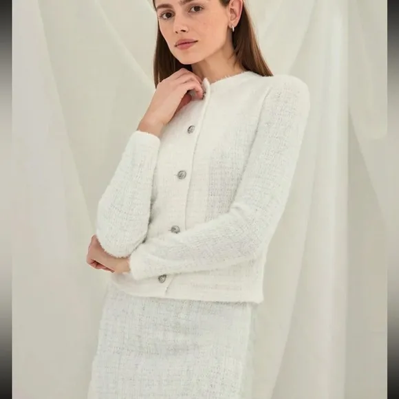 SET White/silver metallic thread knit 2 piece midi skirt with matching cardigan