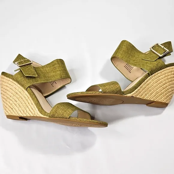 Seychelles Green Fabric Wedge Sandals Size 8.5