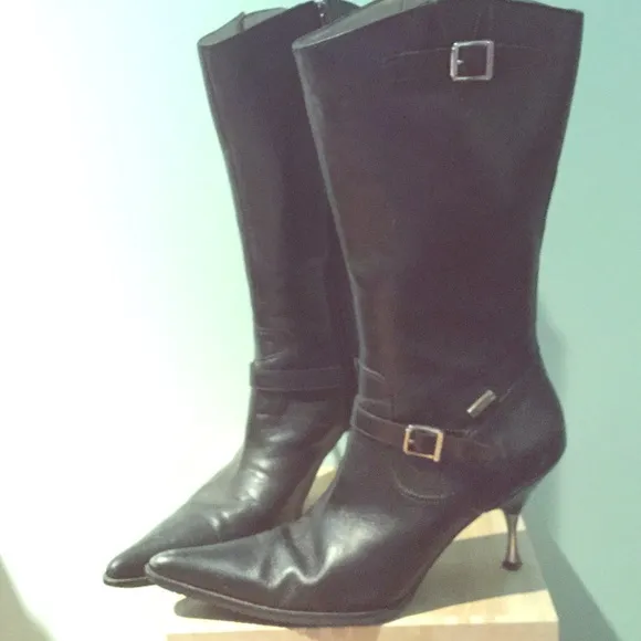 SIGNIFICANT DAMAGE…Harley Davidson blk leather stiletto midcalf boot