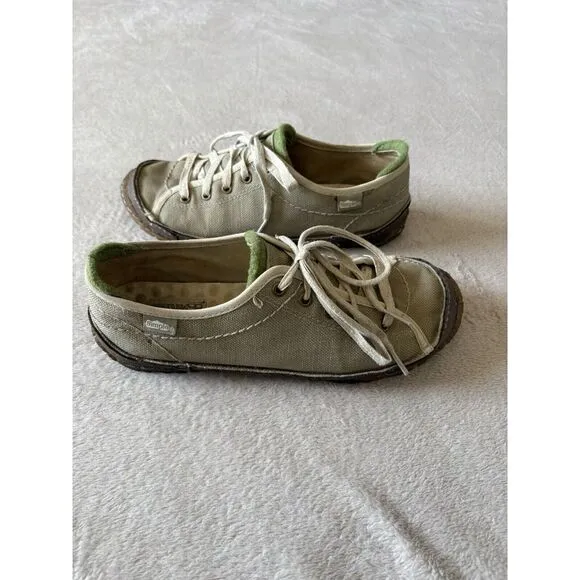 Simple Green Toe Women's 8.5 Lace Up Sneakers Olive Green With Ivory Laces‎