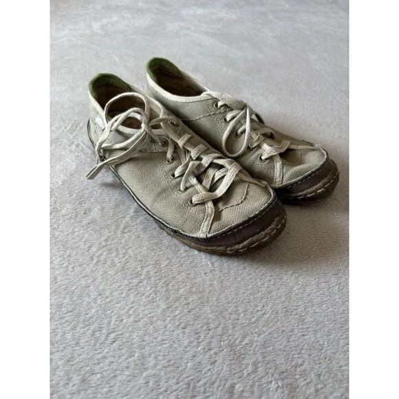 Simple Green Toe Women's 8.5 Lace Up Sneakers Olive Green With Ivory Laces‎