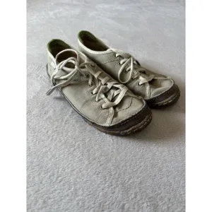 Simple Green Toe Women's 8.5 Lace Up Sneakers Olive Green With Ivory Laces‎