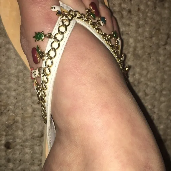 Skechers Cali charm thong sandals .