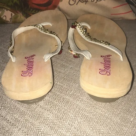 Skechers Cali charm thong sandals .