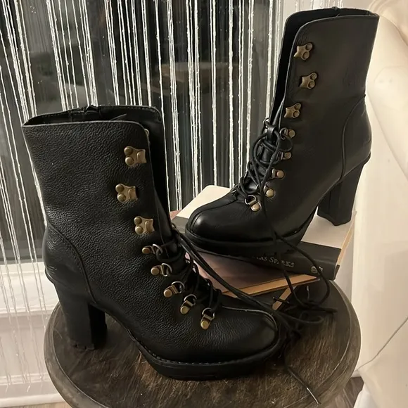 Skechers leather platform heeled Black combat Boots size 8 Y2K NEW 90’s goth