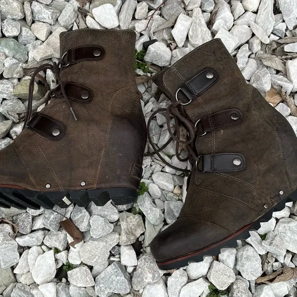 *Sorel | Brown Leather Joan of Arctic Wedge Boots Size 8