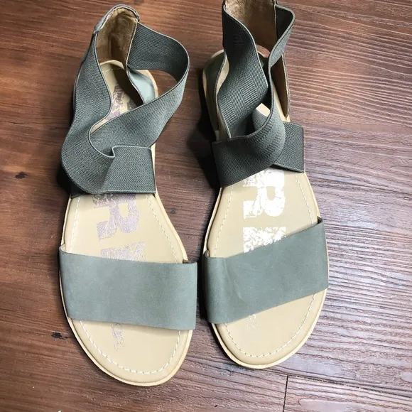 SOREL Ella Sandal Crossed Ankle Strap Leather Sandals Womens 7.5 Sage Green