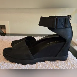 Sorel Joanie ll Ankke Strap Black Wedge Sandals